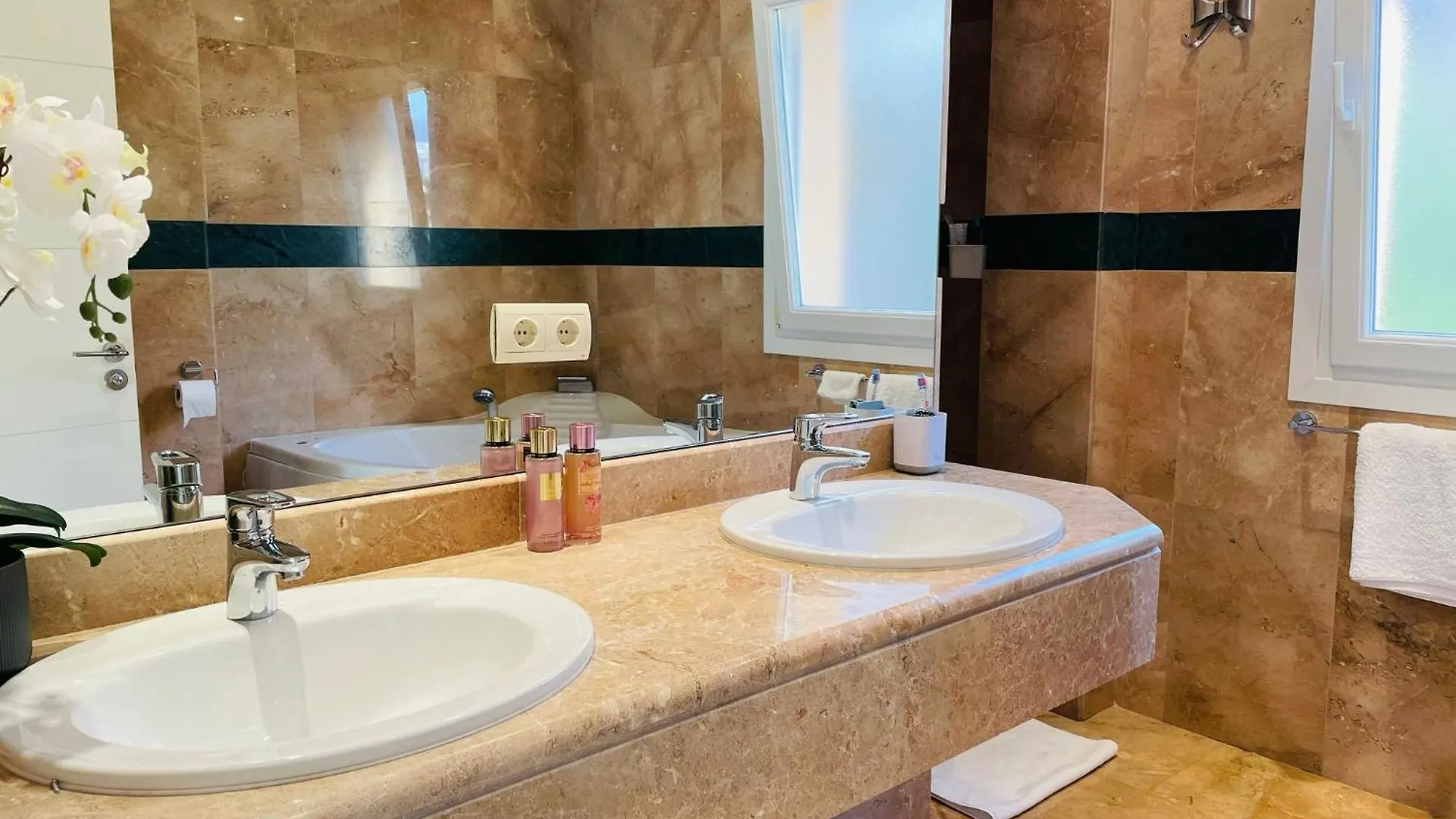 Marbella Penthouse Near Puerto Banus Private Pool Seaview And Mountainview Daire